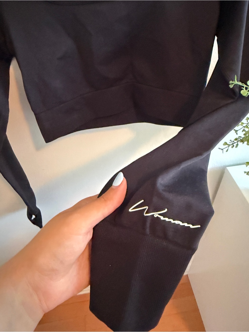 Long Sleeve Black Cropped Workout Top - Picture 2 of 4